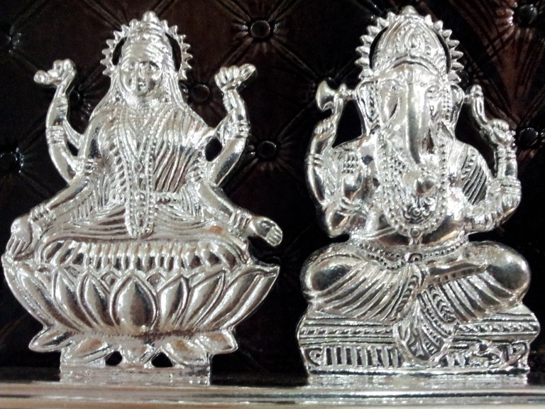 How to Do Lakshmi Pooja This Diwali